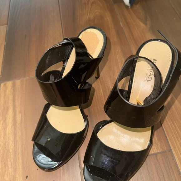 Heels - Picture 2 of 3